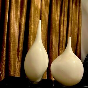 Two LS-Lazy Susan Vase good condition